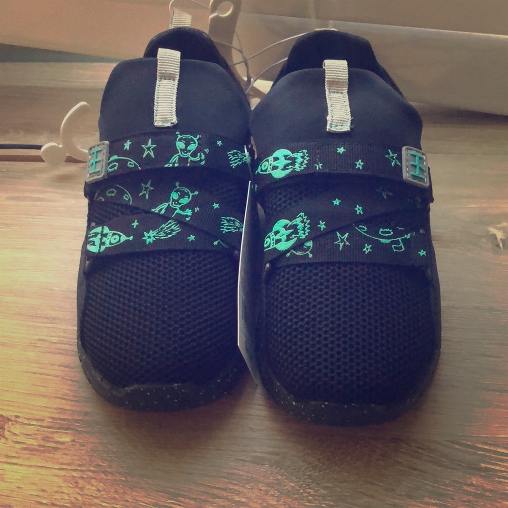 Cat and jack boys alien shoes